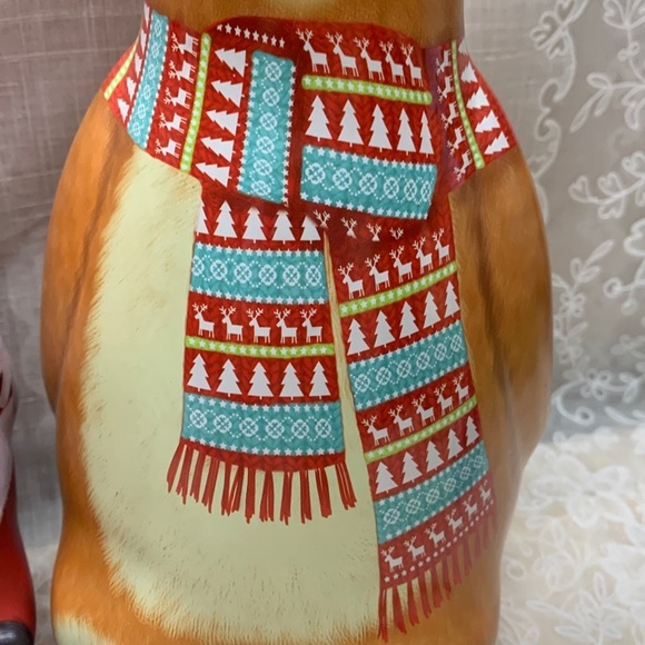 Set of two 3-D 12" tins: Reindeer & Santa Claus - Picture 5 of 11